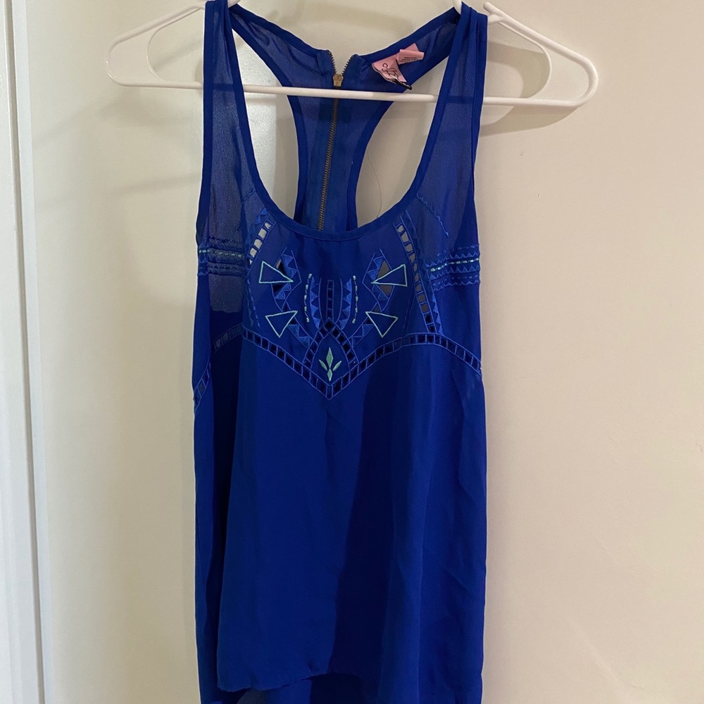Sleeveless blue top